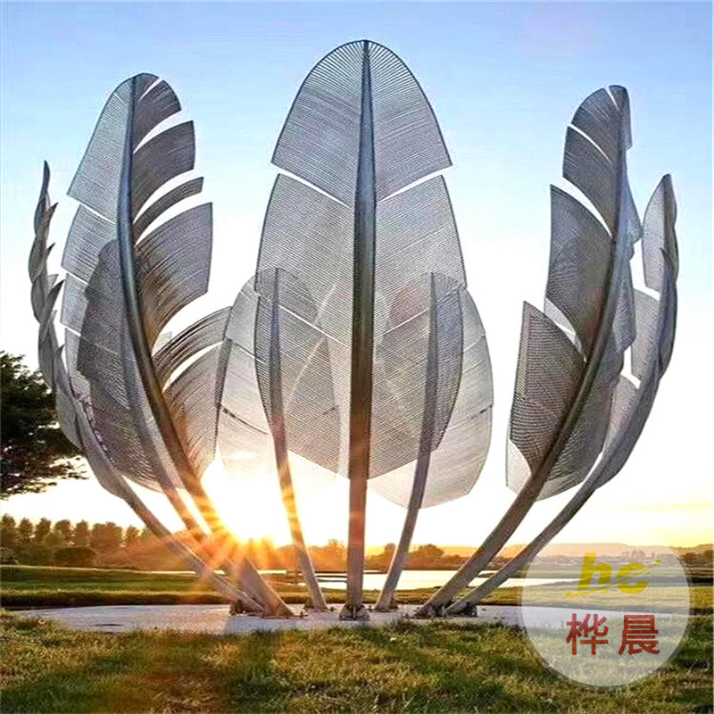 大型不銹鋼月亮鏡面雕塑發(fā)光鏤空?qǐng)A環(huán)噴霧流水景觀戶外金屬大擺件