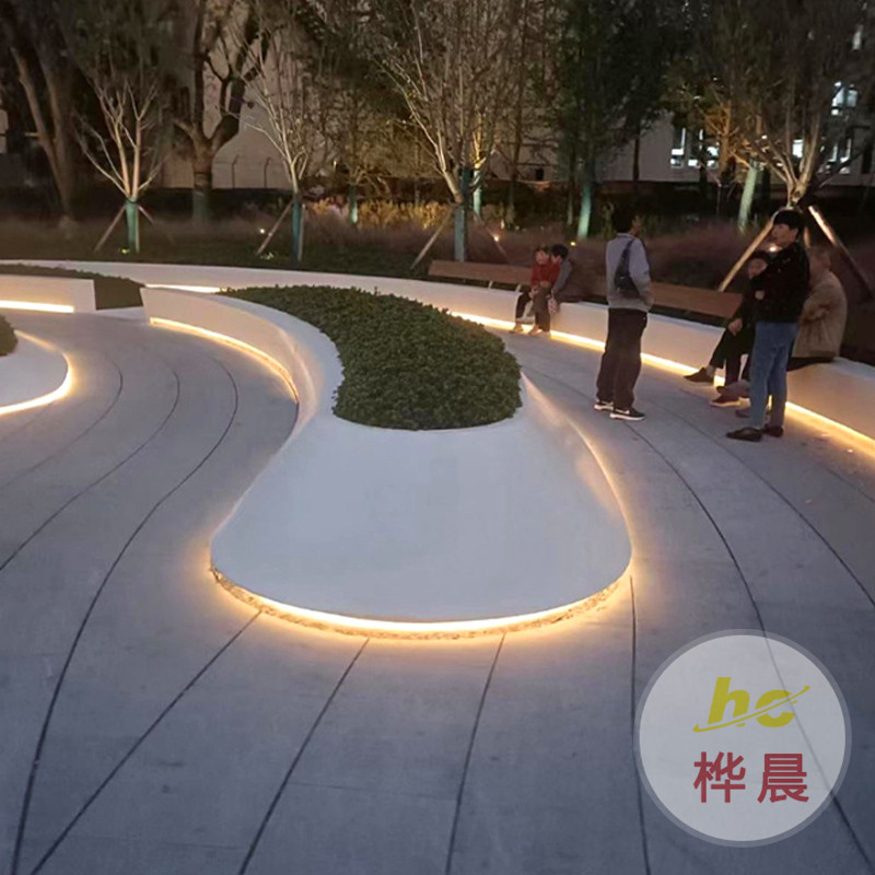 玻璃鋼休閑座椅樹(shù)池花盆防腐木坐凳創(chuàng)意戶(hù)外公共休息商場(chǎng)景觀長(zhǎng)椅